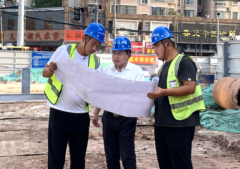 公司黨委書記、董事長錢申春到機場S1線先行段調(diào)研安全生產(chǎn)工作