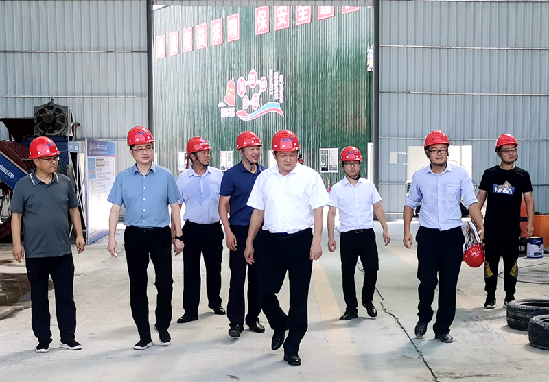 淮南市交通運(yùn)輸局黨組書記、局長(zhǎng)李輝到S16合周壽縣預(yù)制標(biāo)檢查指導(dǎo) - 副本